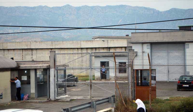 Gjendet drogë dhe telefona në burgun e Peqinit