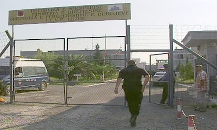 Shënkoll, kërcënohet me ndëshkim personeli i burgut, për të fshehur shkakun e rënies së zjarrit