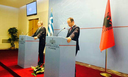 Çfarë diskutuan dhe ranë dakord ministrat e Jashtëm Bushati e Kotzias për kufirin detar, ligjin e luftës dhe çështjen çame