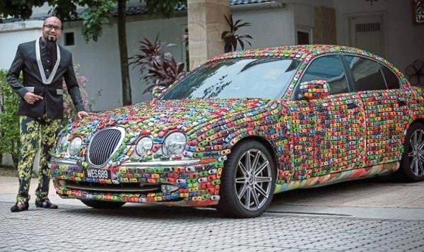 FOTO GALERI/ Sipërmarrësi i pasur vesh Jaguarin me mijëra makina të vogla