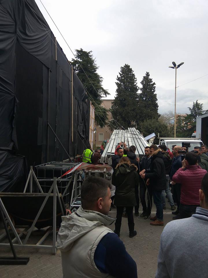 PROTESTA/Montohen cadrat, 100 persona kapaciteti per secilen