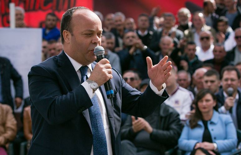 Rama sulmon senatorin italian te cadrës: “Vodhi 450 mijë euro”. Më pas senator