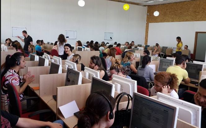 25 MIJE VENDE PUNE/ E vërteta e ligjit italian për mbylljen e 850 bizneseve Call Center