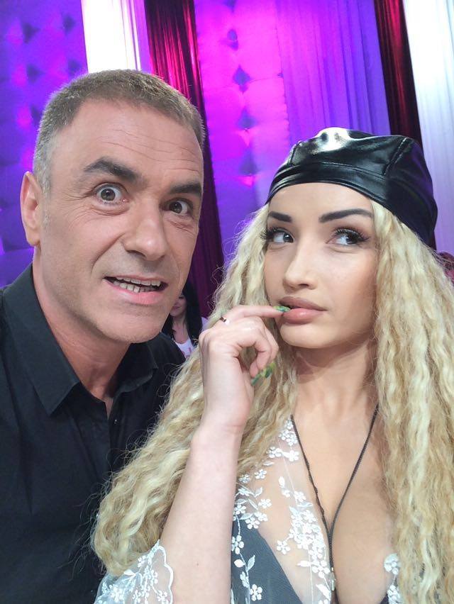 “Cani u merr lekë të ftuarve”. Vërtet!