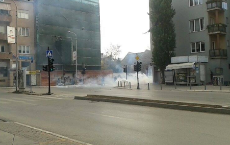 Rëndohet situata në Prishtinë, përleshje midis policisë dhe protestuesve