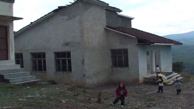 Zbardhen dëshmitë tronditëse: Agim Muça i përplaste kokën fëmijëve pas bankës dhe dërrasës