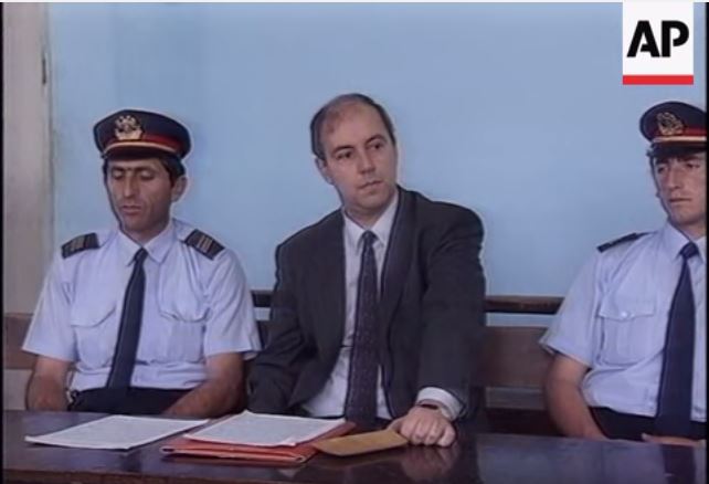 VIDEO/ Gjyqi i të birit të Enver Hoxhës në vitin 1995