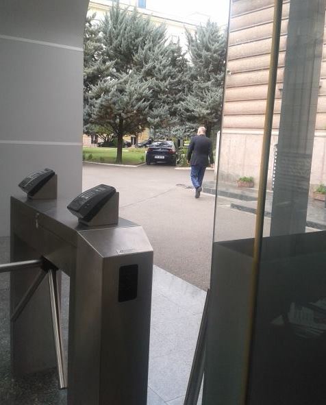 Takimi me Metën 100 minuta, Rama del dhe ikën me vrap nga Kuvendi