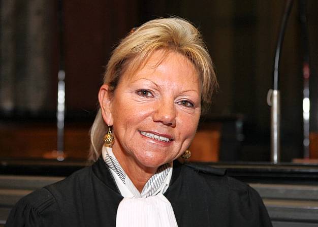 Avokatja belge mbërrin Shqipëri, takon Mark Frrokun në qeli