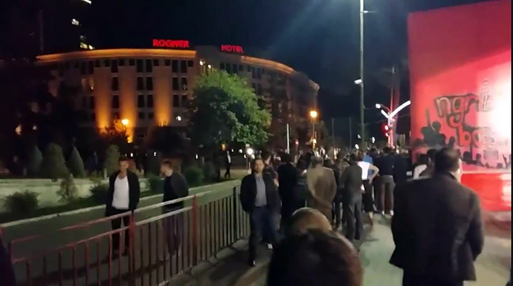 VIDEO/ Ja momenti kur Rama provokoi çadrën dhe “u shpëtua” nga Garda