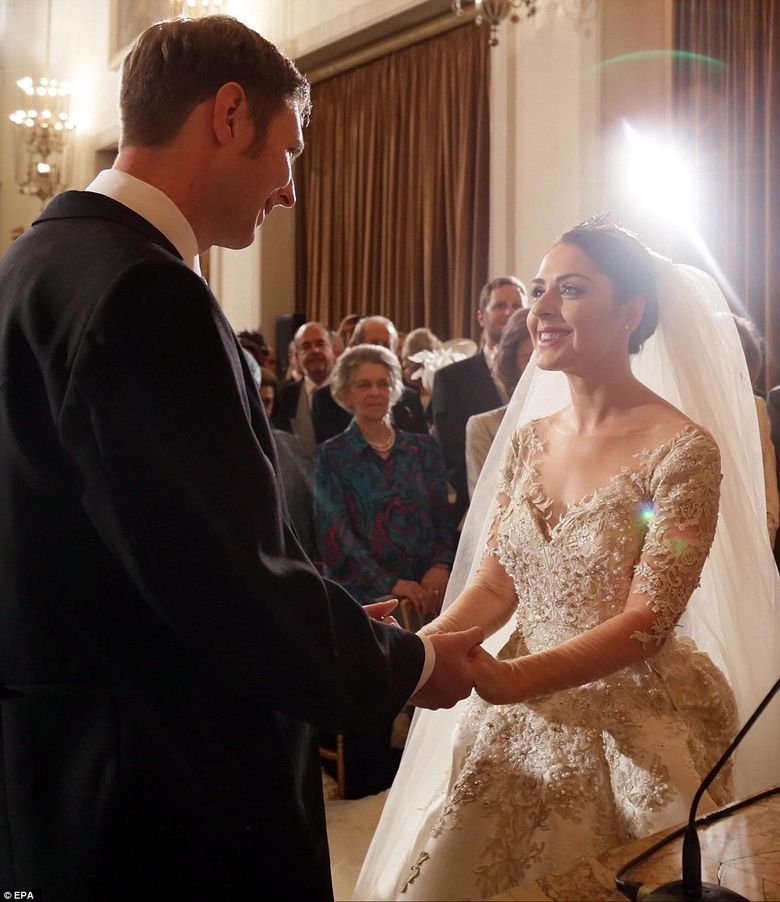 FOTO/ Lugët e floririt dhe dhuratat për të ftuarit në dasmën mbretërore