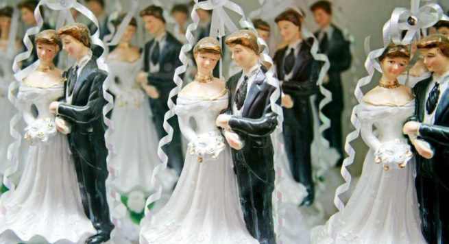 Gjykata ndalon 71-vjeçaren të martohet me të fejuarin 21-vjeçar