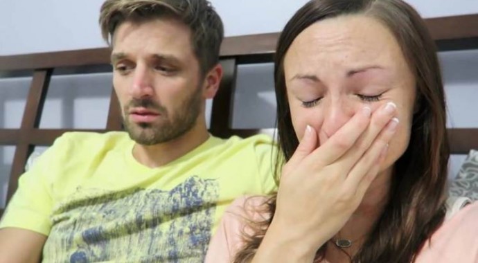 VIDEO/ Çifti që u bë hit në You Tube, humbet fëmijën