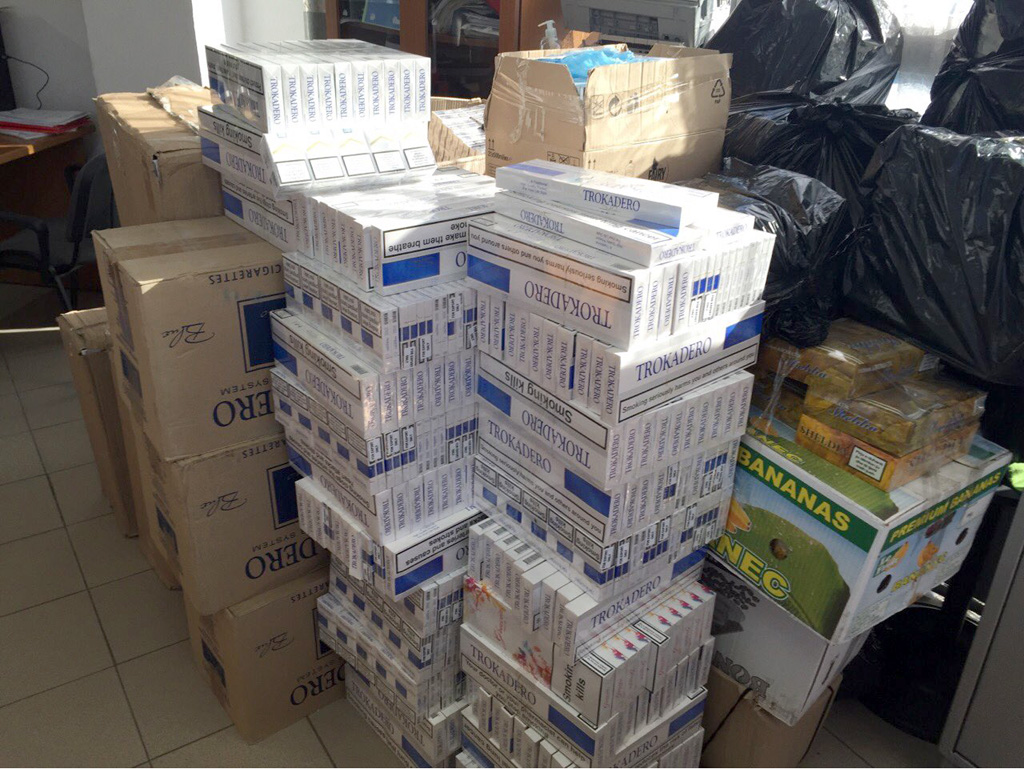 Durrës, treshja “ndërkombëtare” e trafikantëve, kapet me 550 mijë paketa kontrabandë