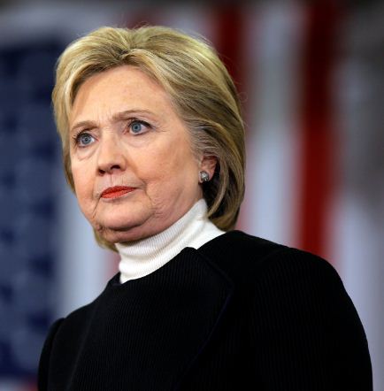 FBI rihap hetimin ndaj Clintonit për emailet