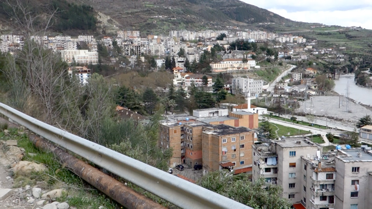 Skrapar, një tjetër oficer Policie përfundon në prangat e kolegëve