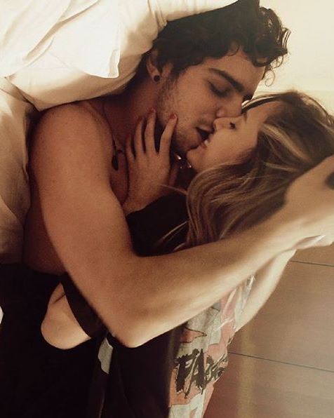 13 mënyrat që i dashuri iu thotë “të dua” pa zë