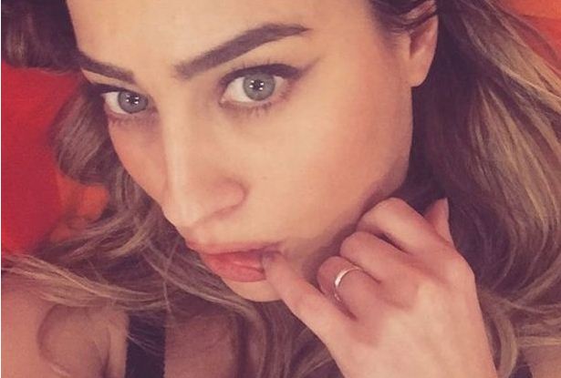 FOTO +16/ Kishte vënë bast për të bërë seks oral me të gjithë ndjekësit, ja ku arriti