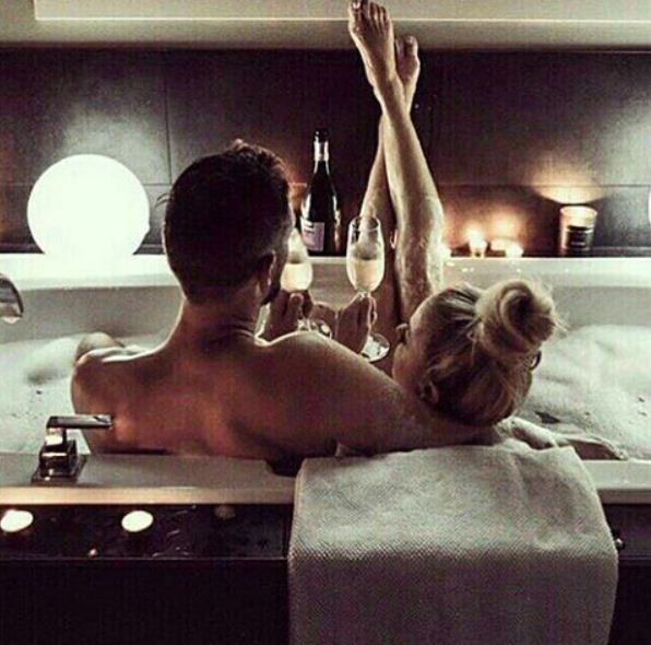 Ja pse çiftet e lumtura nuk e bëjnë publike marrëdhënien e tyre në rrjetet sociale