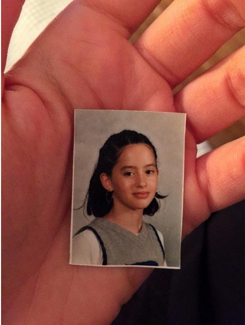 FOTOLAJM/ Dafina Zeqiri, fëmijë. Ngjan me këngëtaren e njohur?