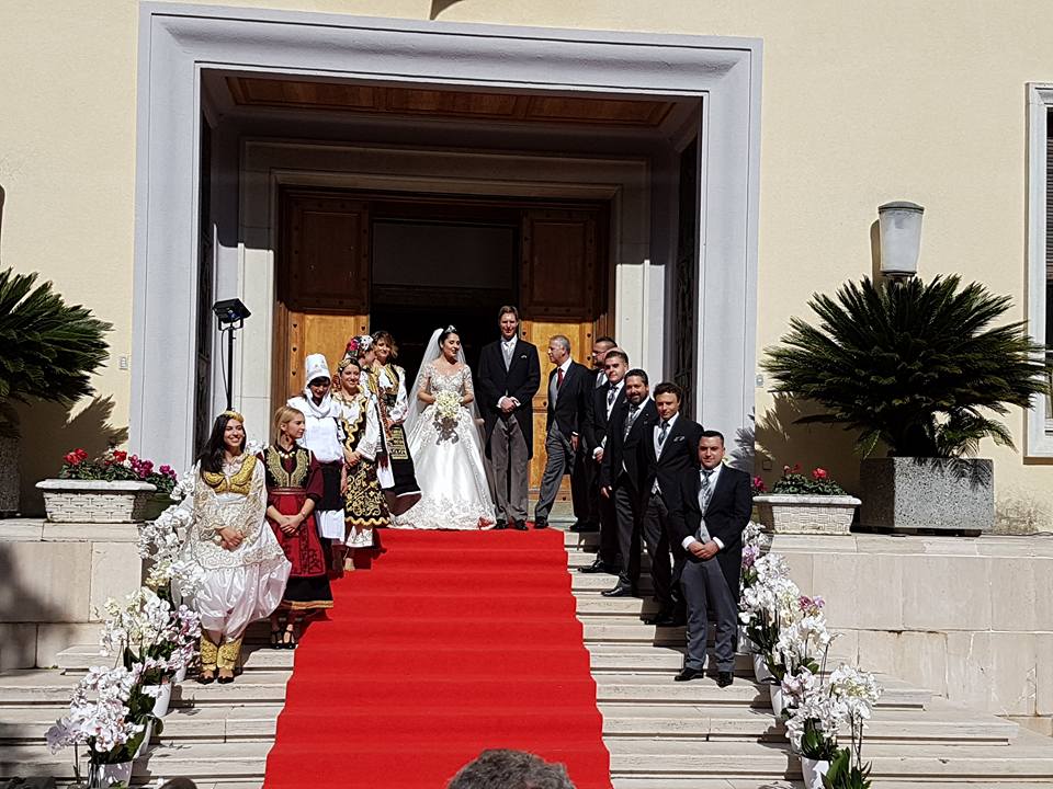 FOTO GALERI/ Detaje nga ceremonia e celebrimit të Princ Leka dhe Elia Zaharia, ja kush ishin të fuarit