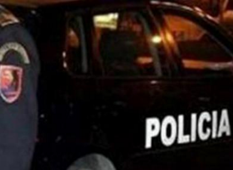 Makina plagos rëndë invalidin teksa lëviste me karrocë