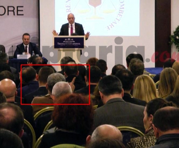 DEBATI/ Manjani propozon pritje populli prej gjyqtarëve, irritohen togat e zeza: Për çfarë?!