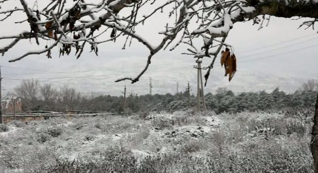 E sëmura nga Kukësi me varkë në spital nga bora
