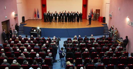 LISTA ME 1.000 EMRA/ Dekoratat për “29 Nëntorin”, nga Moisiu e Puto, te nëna e Gjinushit dhe Vito Kapo