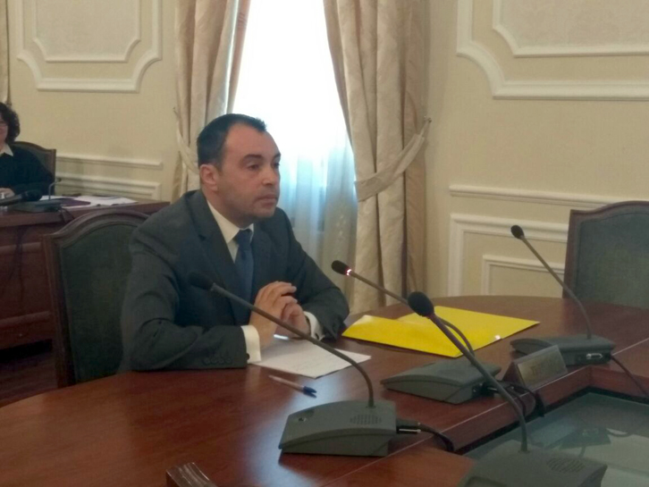 BATUTAT/ Majko ironizon Bibën: Jo mendime personale për çadrën dhe Gjirin Persik