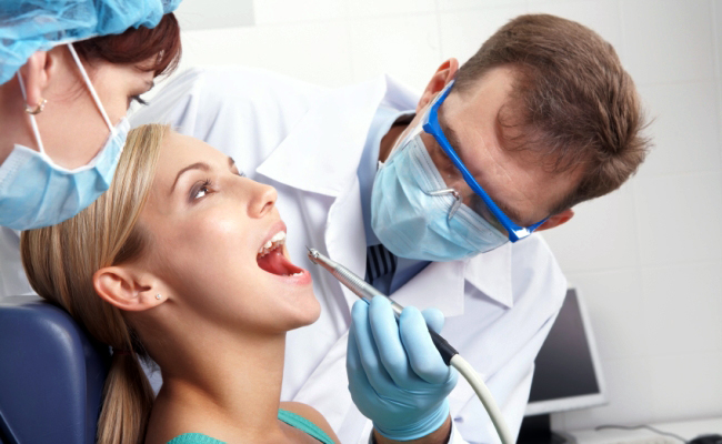 Francë, dentisti “përbindësh” sakaton 120 pacientë