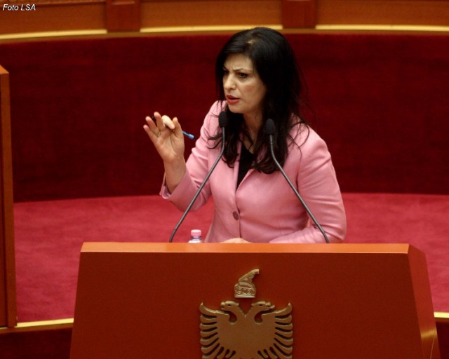 Ministrat dhe deputetët e LSI braktisin PS