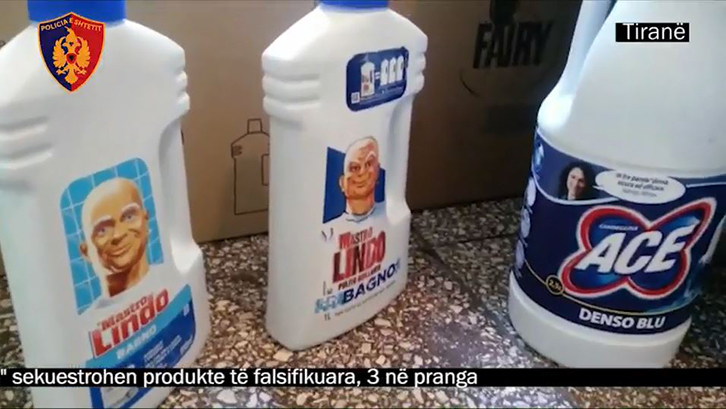 VIDEO & EMRAT/ Tiranë, falsifikonin detergjente e shampo, prangosen tre persona