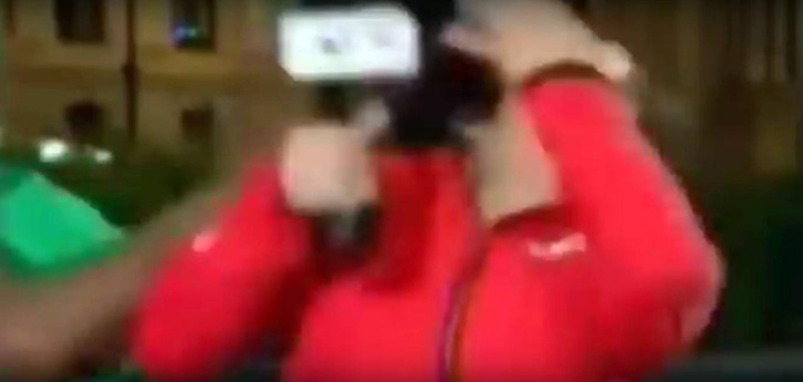 VIDEO/ Gazetarja sulmohet me grushte gjatë transmetimit “Live”