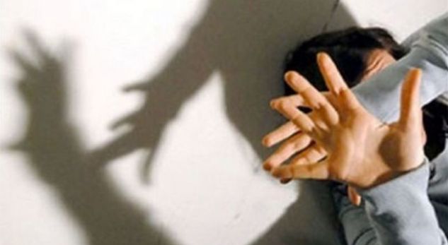 Në Divjakë vjehrri dhunon nusen