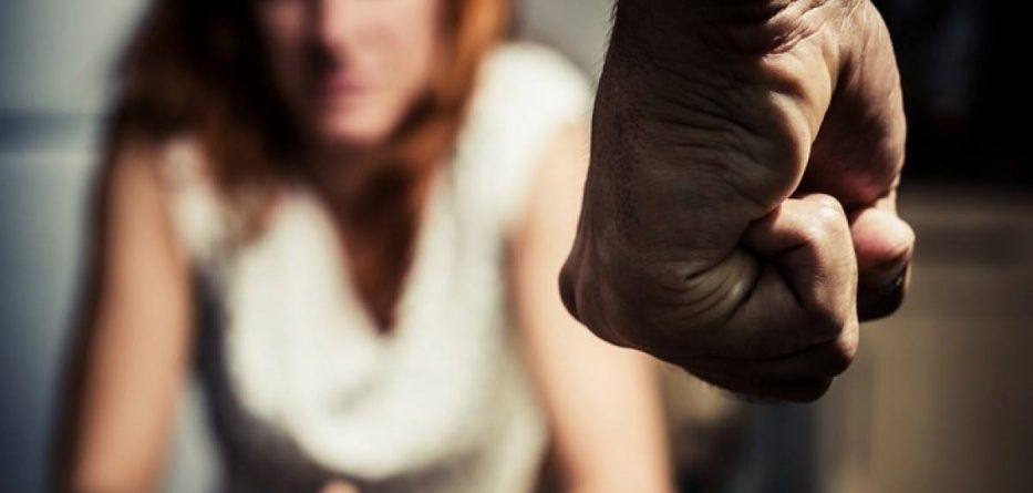 DETAJE & EMRA/ Lushnjë, tre vëllezërit rrahin motrën 60-vjeçare se “ju prishi nderin”, befason burri i saj