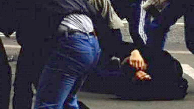 Krujë, drejtori i shkollës rreh me shpulla një mësues