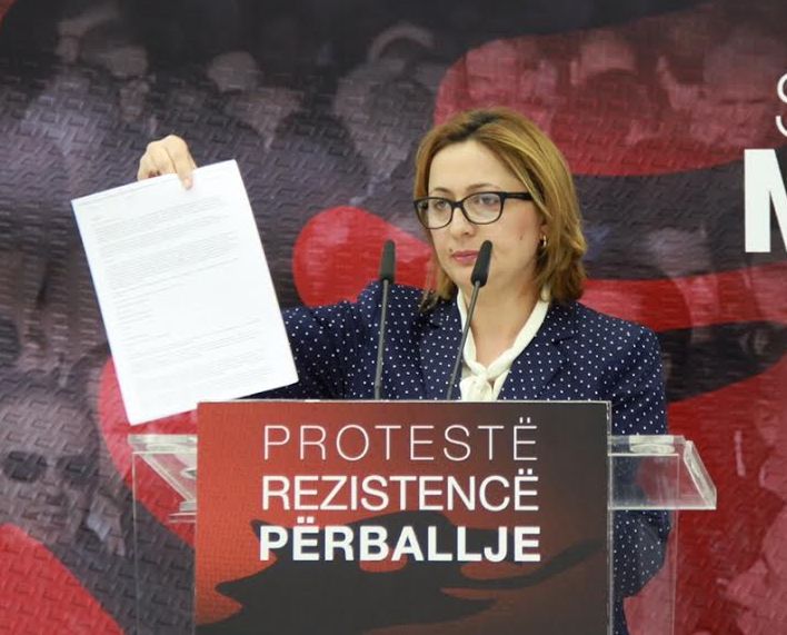 “Pronat jepen pa transparencë, oligarkët shtojnë pasurinë, populli mjerimin”