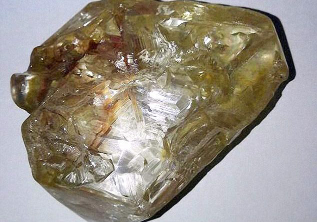 FOTO LAJM/ Gjendet një diamant 706 karatësh