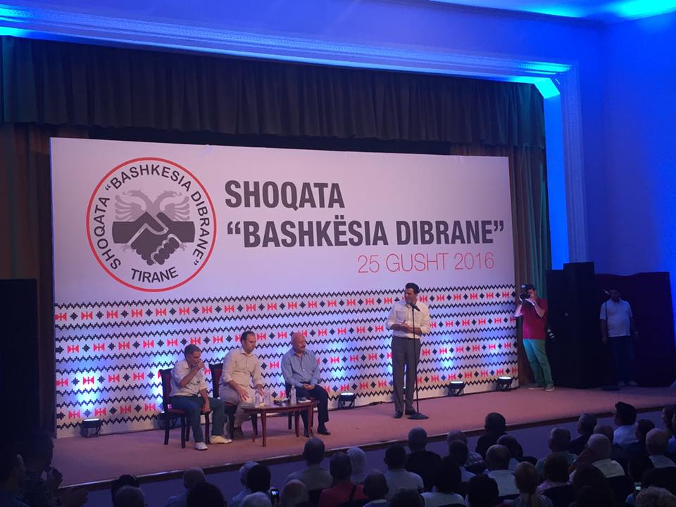 Lulzim Basha në Peshkopi, e nis me intelektualët e Dibrës