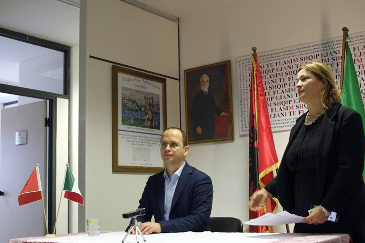 VIDEO/ Përjashtohet nga shërbimi diplomatik konsullja në Milano, “të martonte” për 1 mijë euro