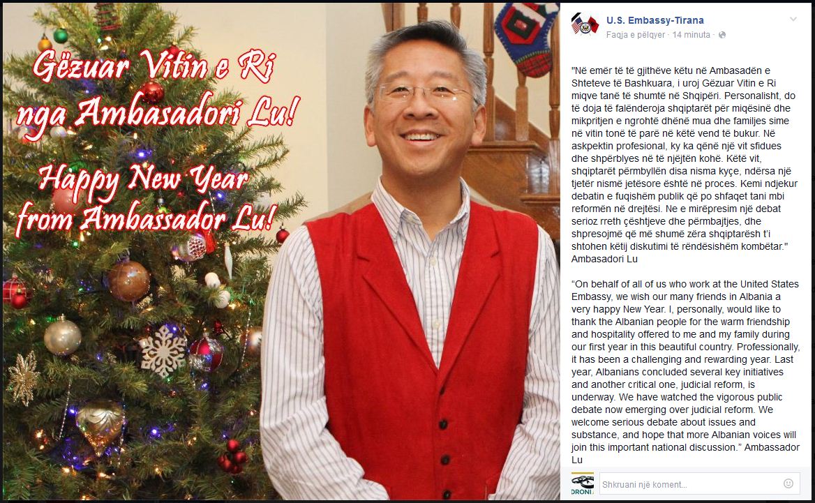 Ambasadori Donald Lu një kartolinë urimi për Vitin e Ri