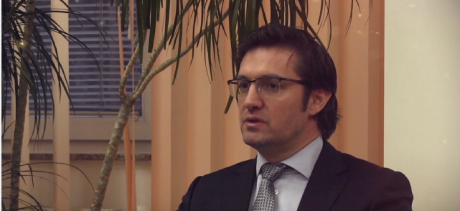 VIDEO/ Flet ‘Doktori i VIP-ve’, të famshmit shqiptarë që kanë kryer operacione plastike