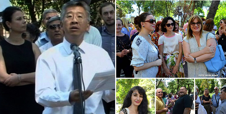 EMRA & FOTO/ Ambasadori amerikan shoqërohej nga “udhëheqëse” socialiste në protestën e sotme