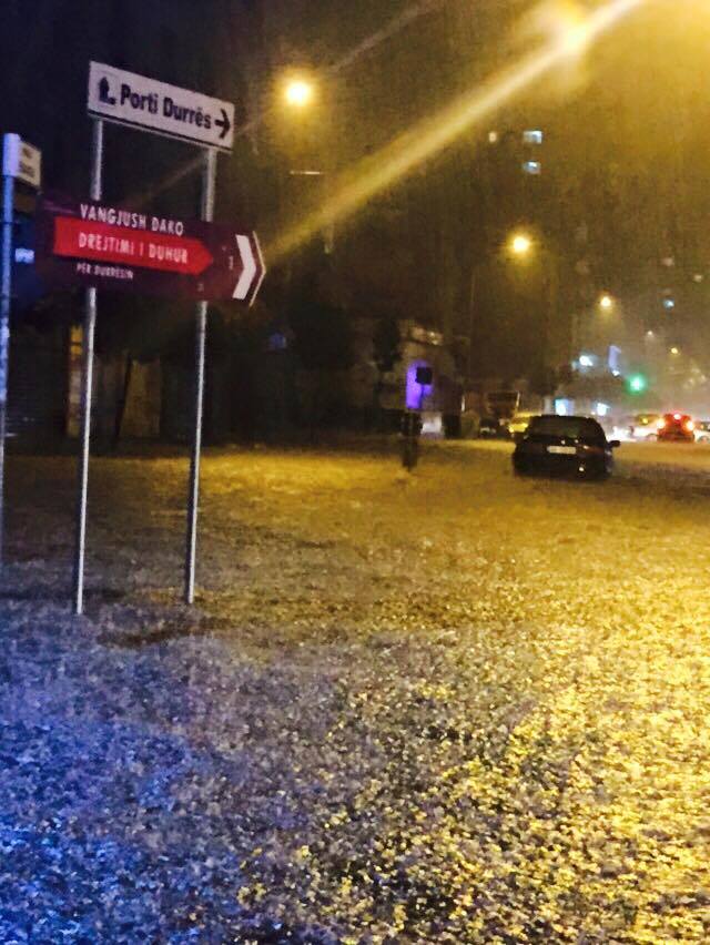 FOTO GALERI/ Durrësi  “drejtimi i duhur” …, përmbytet përsëri