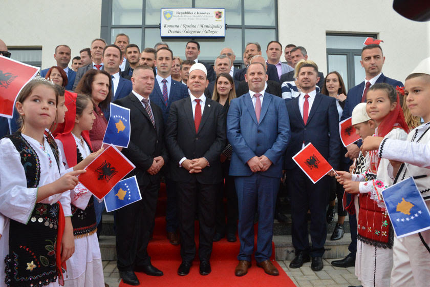 FOTO/ Drenasi vlerëson Presidentin Nishani me titullin “Qytetar Nderi”