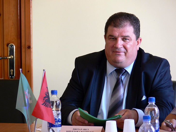 Nënprefekti braktis Edi Ramën: Po na degjenerojnë, Cacin nuk dinin ku ta çonin e sollën në Gramsh!