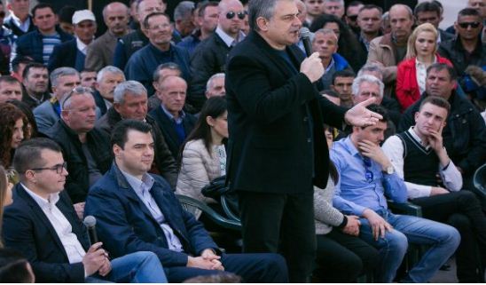 DRITAN HILA/Pse shkova sot në çadër!