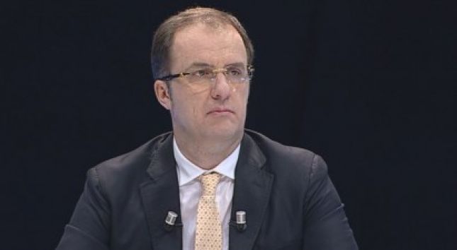 Dritan Prifti plotëson reagimin për fotot intime: Janë fallco, ia sollen gruas para 5 vitesh, Tani rradha ime