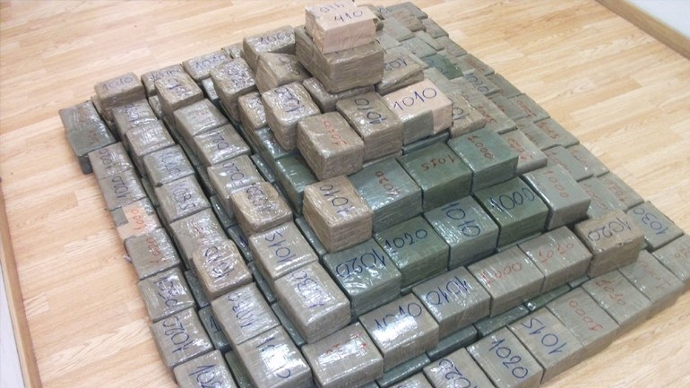 FOTO/ Greqi, shkatërrohet grupi shqiptar i drogës, bllokohet “çokollatë” në vlerën 2.5 milionë euro